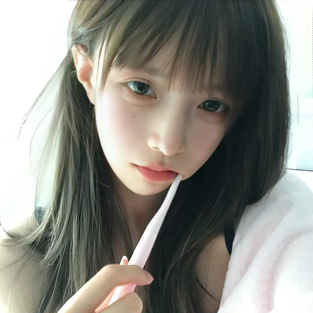 男孩在唱歌